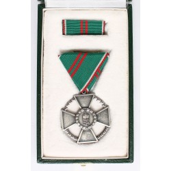 Magyar Köztársaság ezüst érdemkereszt dobozában